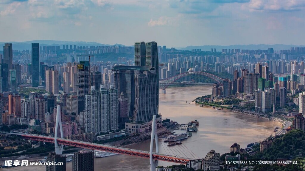 重庆城市天际线与跨江大桥