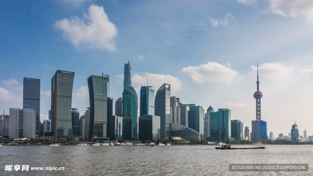 上海外滩现代都市天际线