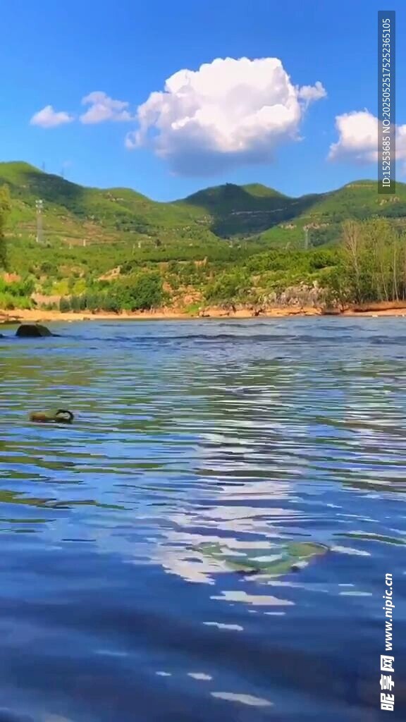 青山碧水蓝天美丽景致