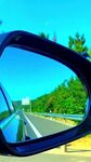 车镜中的公路风景