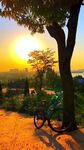夕阳下的公园骑行美景