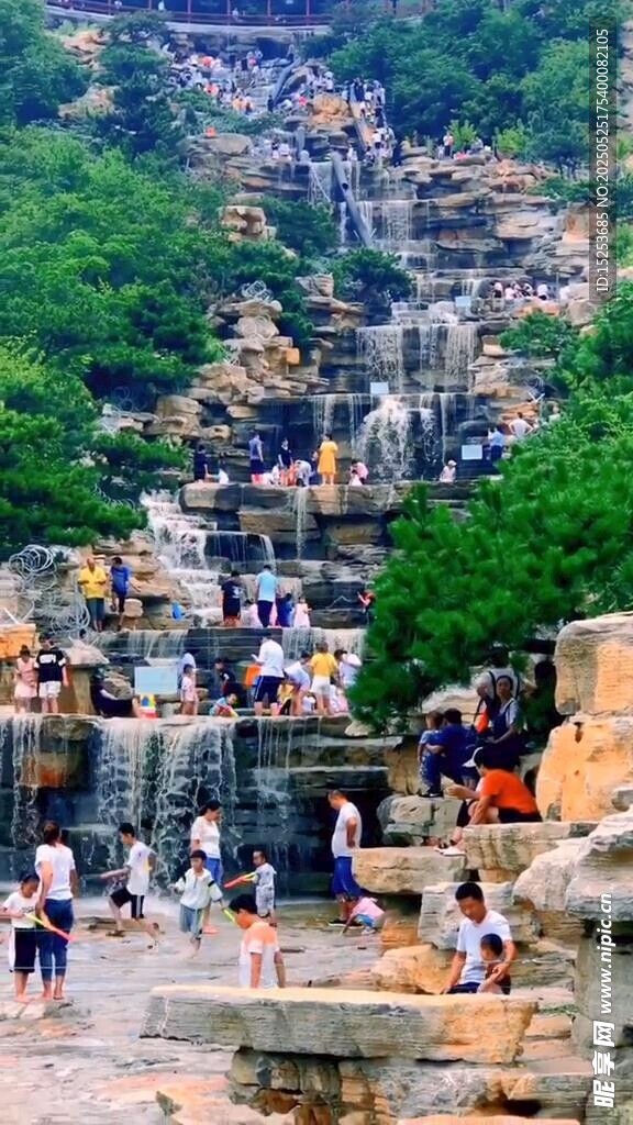 壮观的阶梯式水景景观