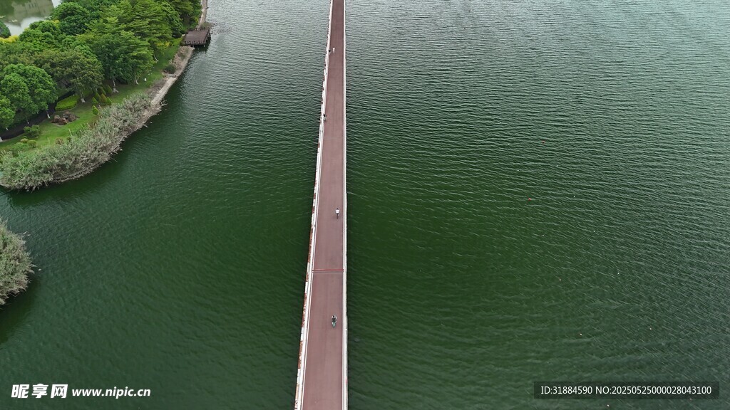俯瞰跨水长桥美景