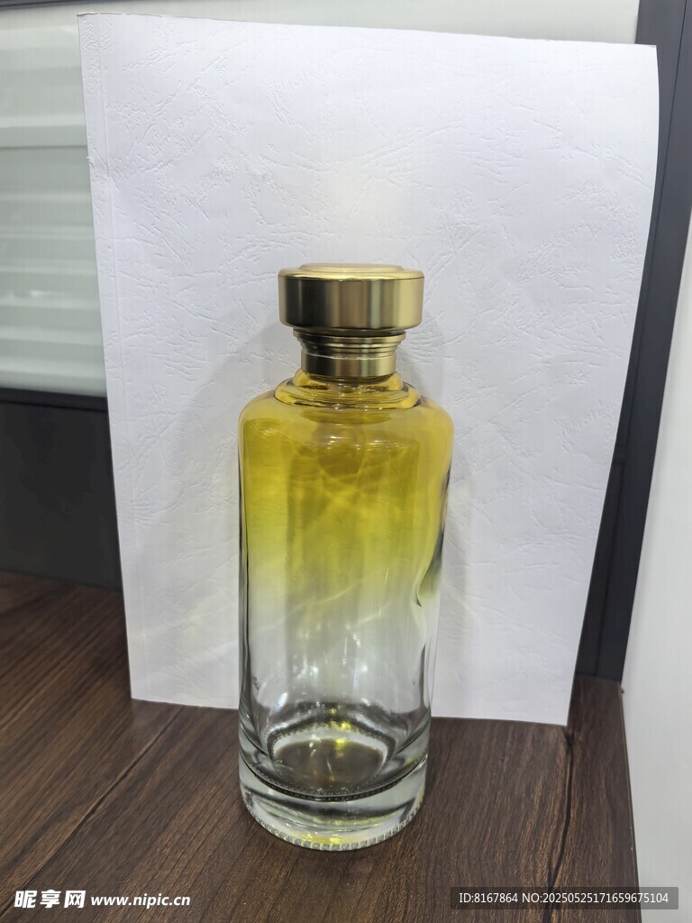 渐变黄玻璃瓶