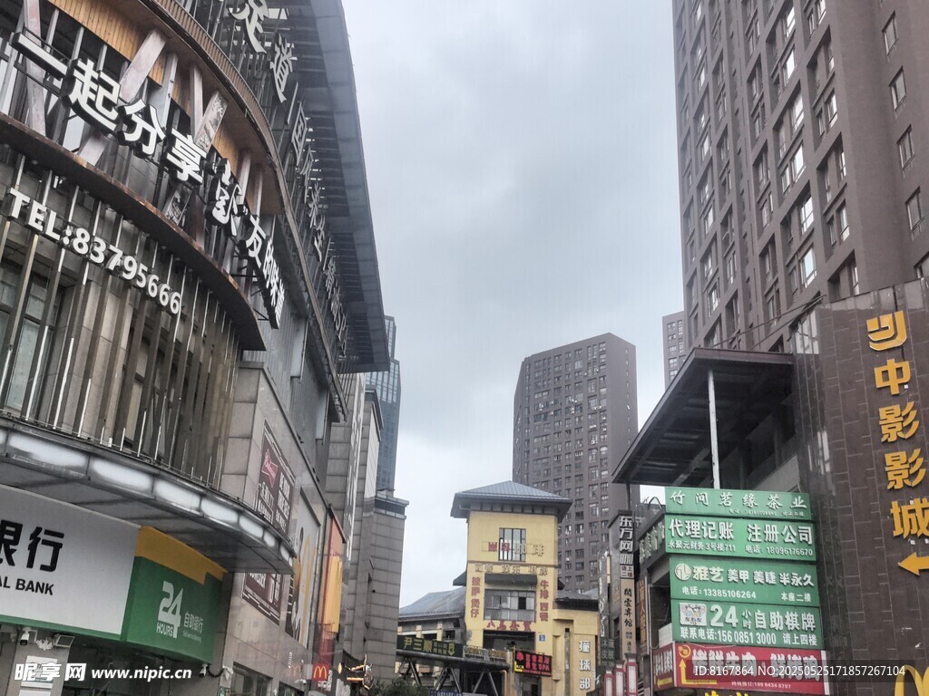 城市街道商业景象