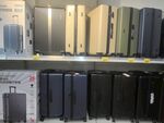 多样行李箱整齐陈列展示