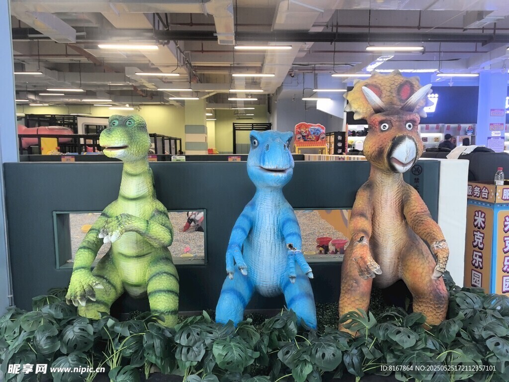 可爱恐龙玩偶展示