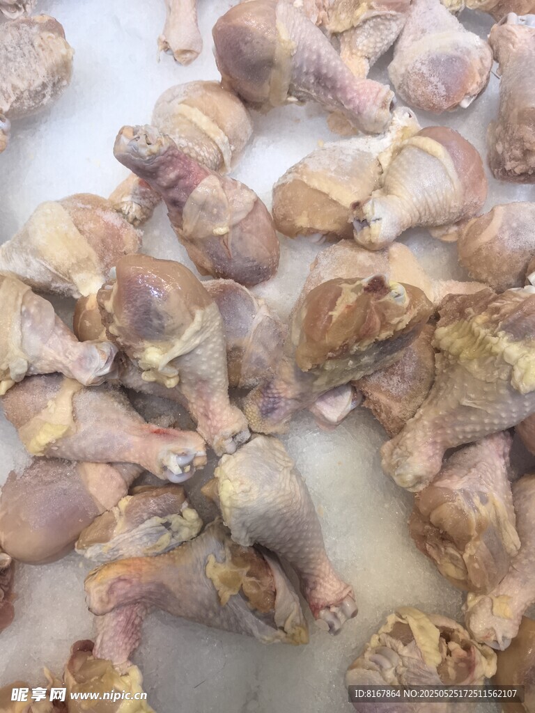 新鲜切块鸡肉食材展示