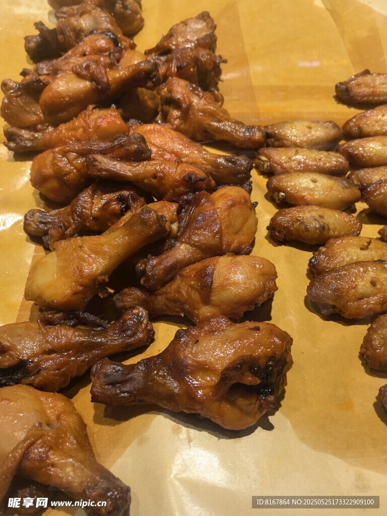 美味烤鸡翅诱人呈现