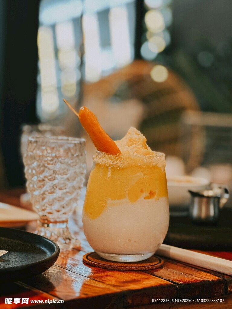 美味分层饮品配装饰