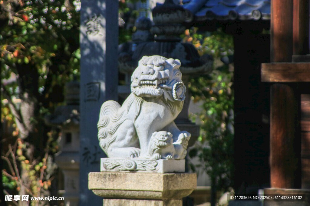 中式石狮子雕塑