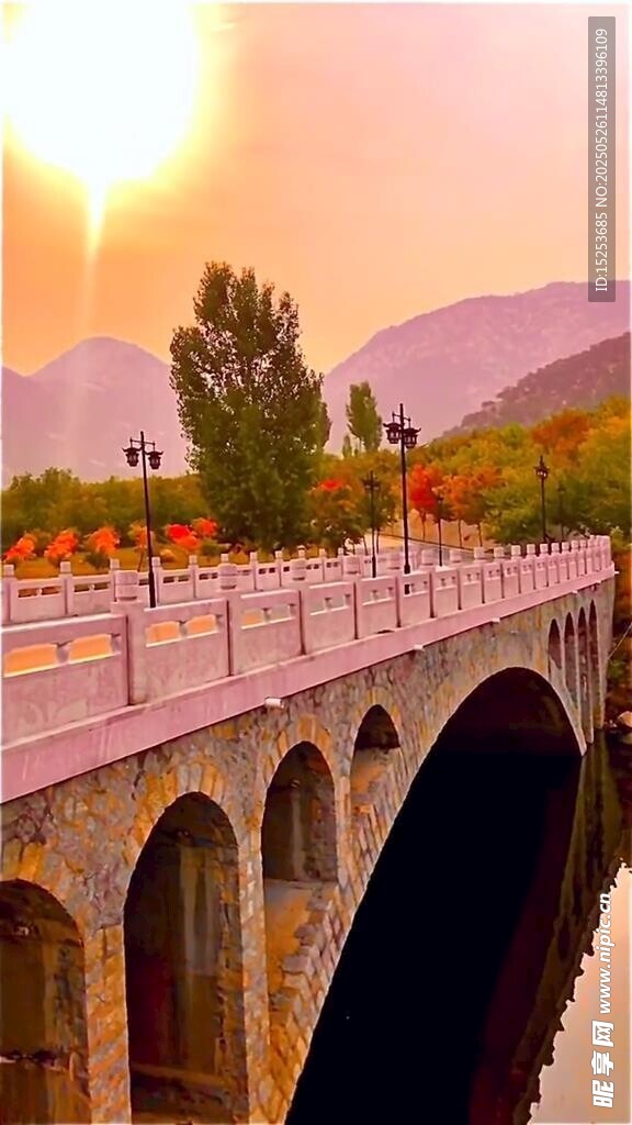夕阳下的石桥美景