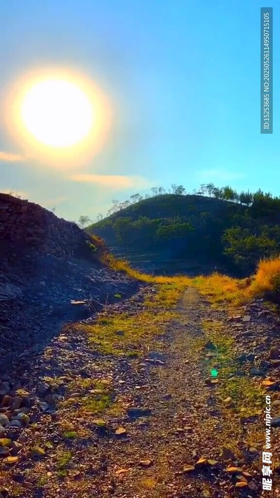 山间日出美景