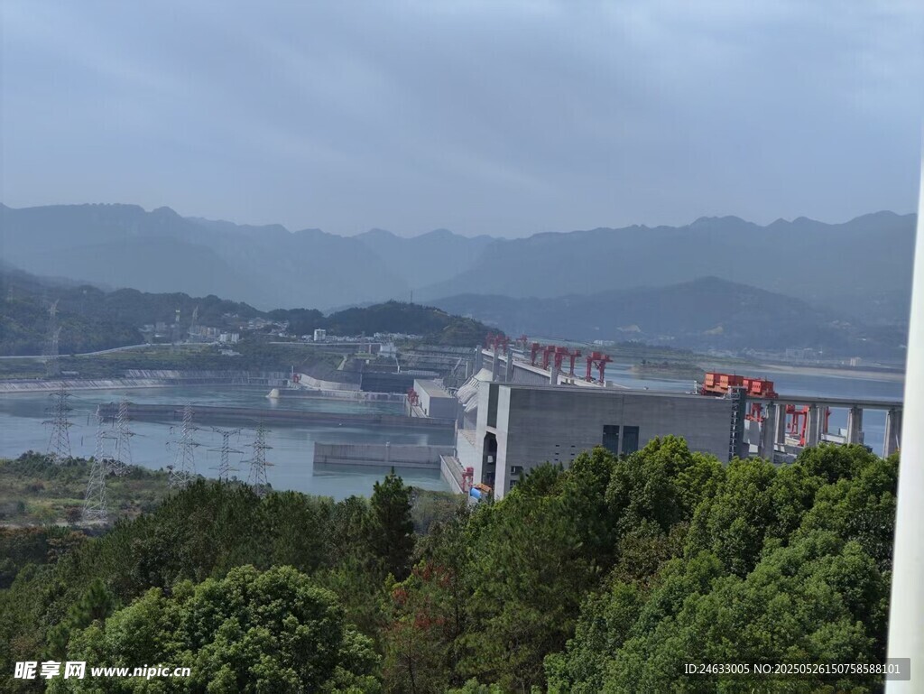 壮观三峡大坝远景风光