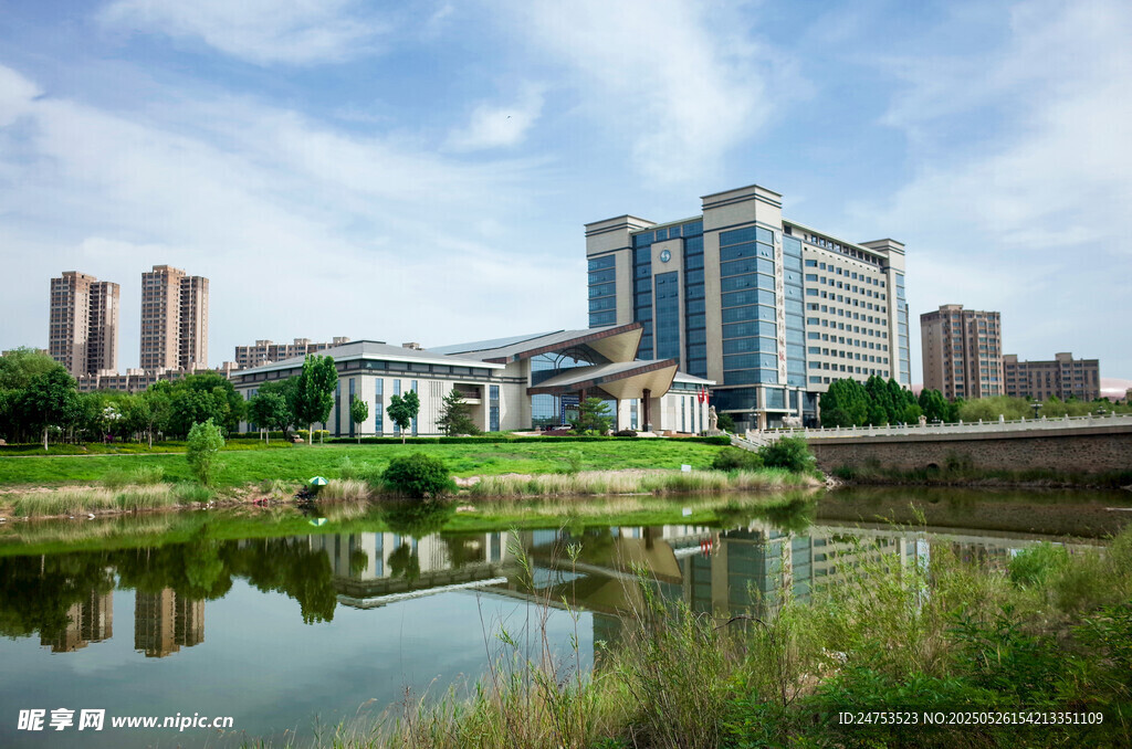 河畔城市风光美景