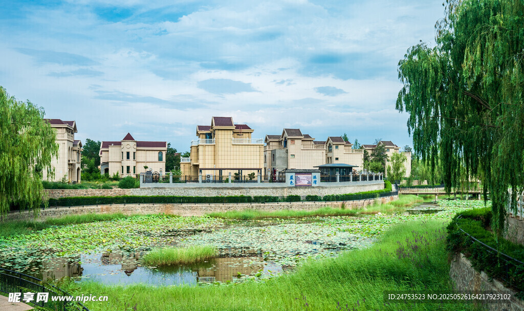 乡村河畔美景