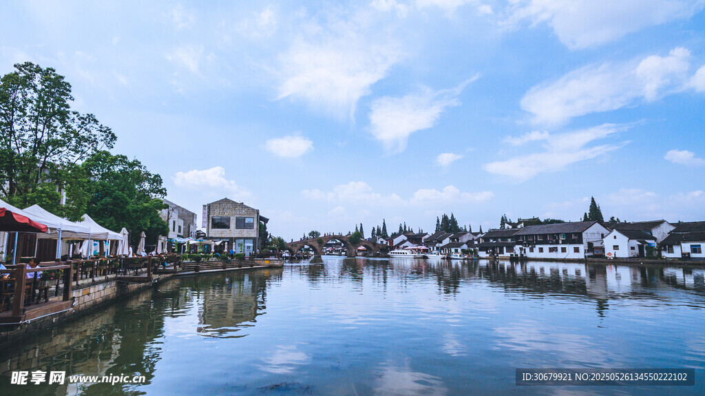 江南水乡河畔美景