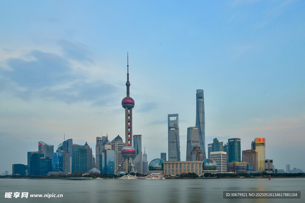 上海外滩壮丽城市天际线