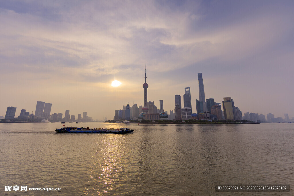 上海外滩壮丽城市天际线