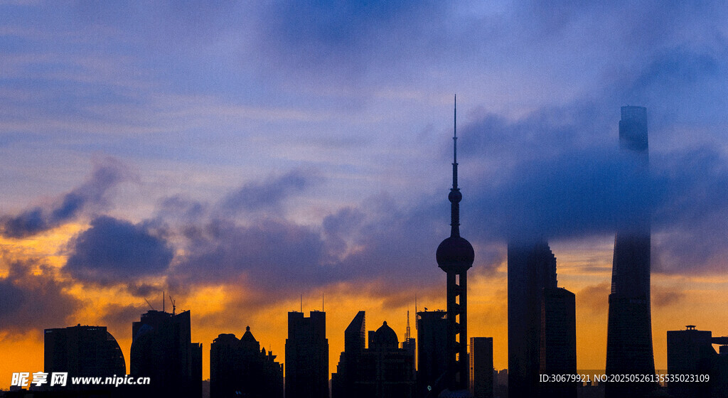上海城市天际线黄昏美景