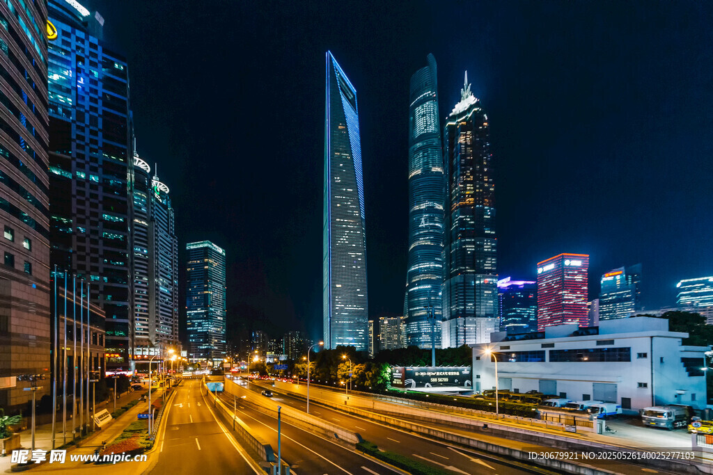 都市璀璨夜景繁华街道