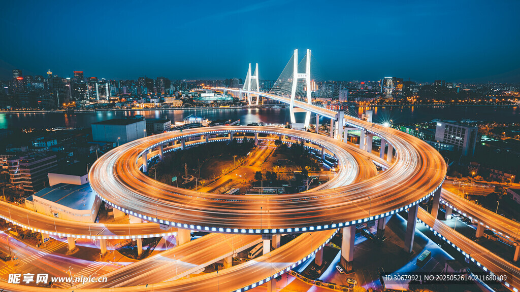 城市立交桥夜景璀璨