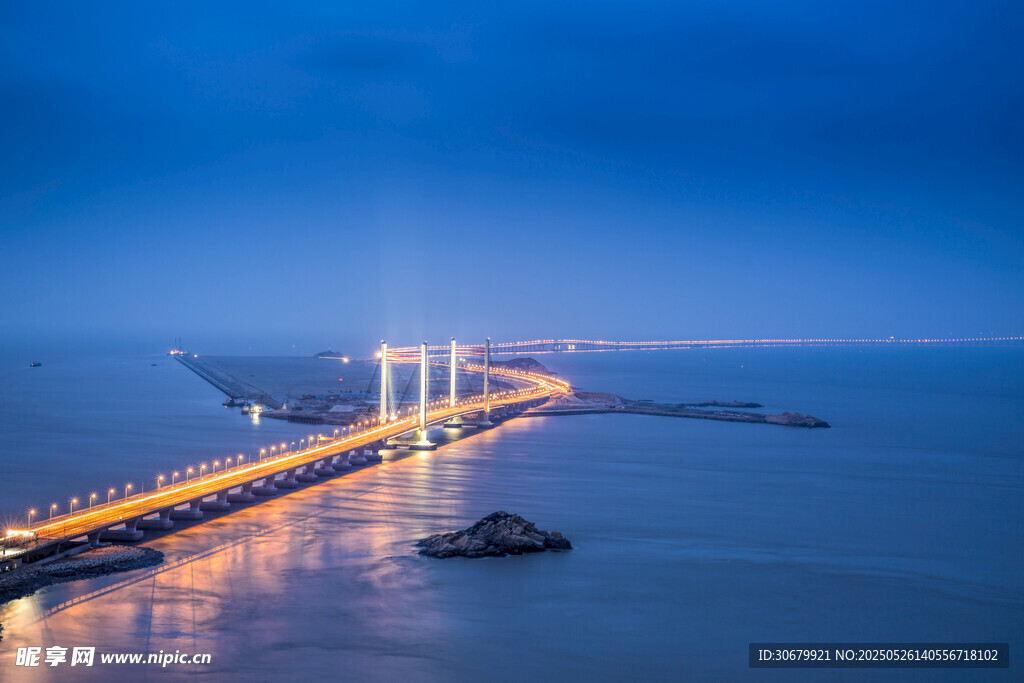 跨海大桥夜景璀璨迷人