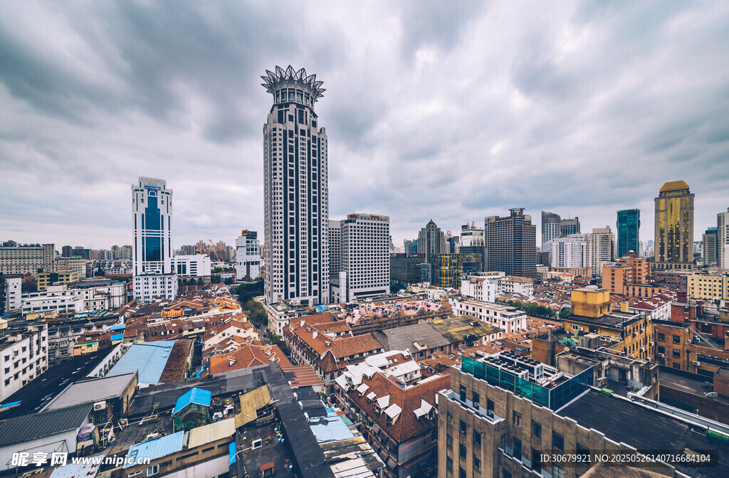 城市天际线与传统建筑景观