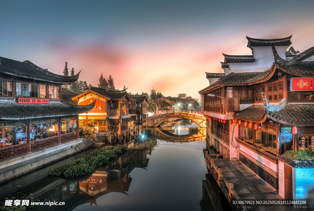 江南水乡古街暮色美景