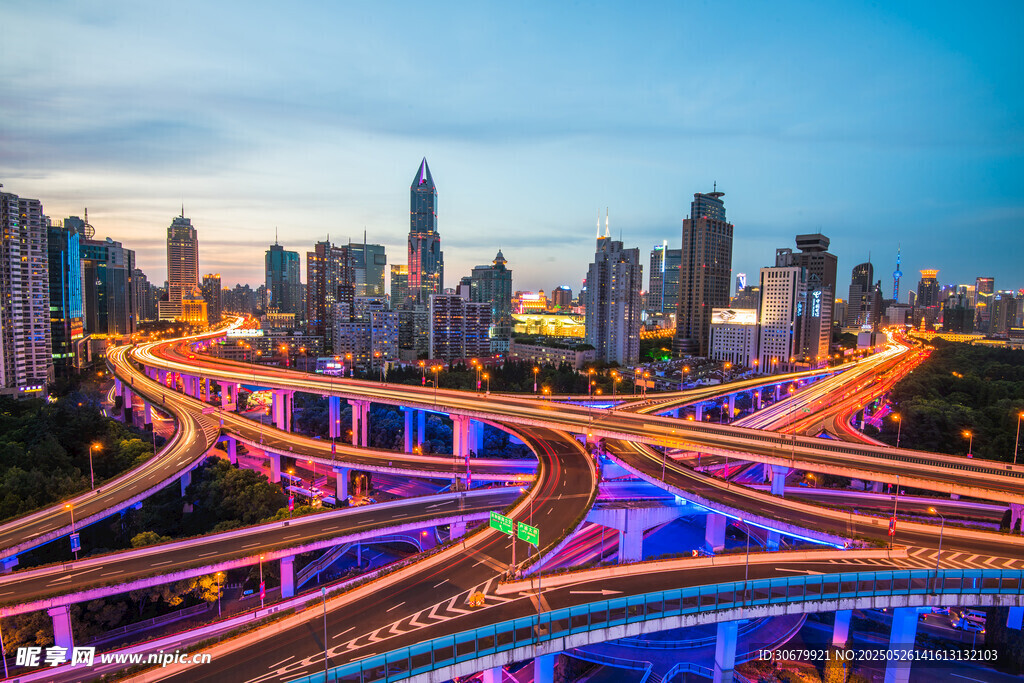 城市立交桥绚丽夜景