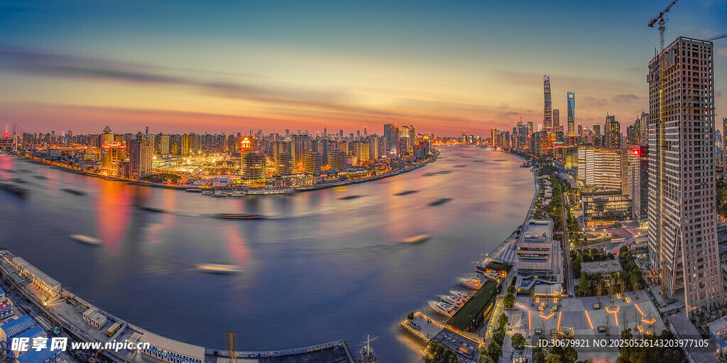 上海外滩璀璨城市天际线