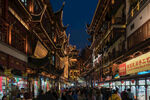古街夜景人潮涌动