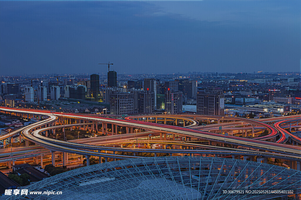 城市立交桥夜景璀璨