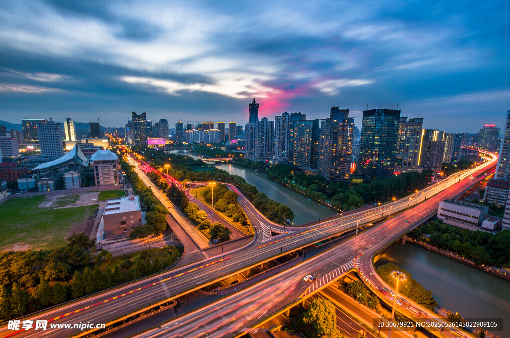 城市黄昏立交桥绚丽景象