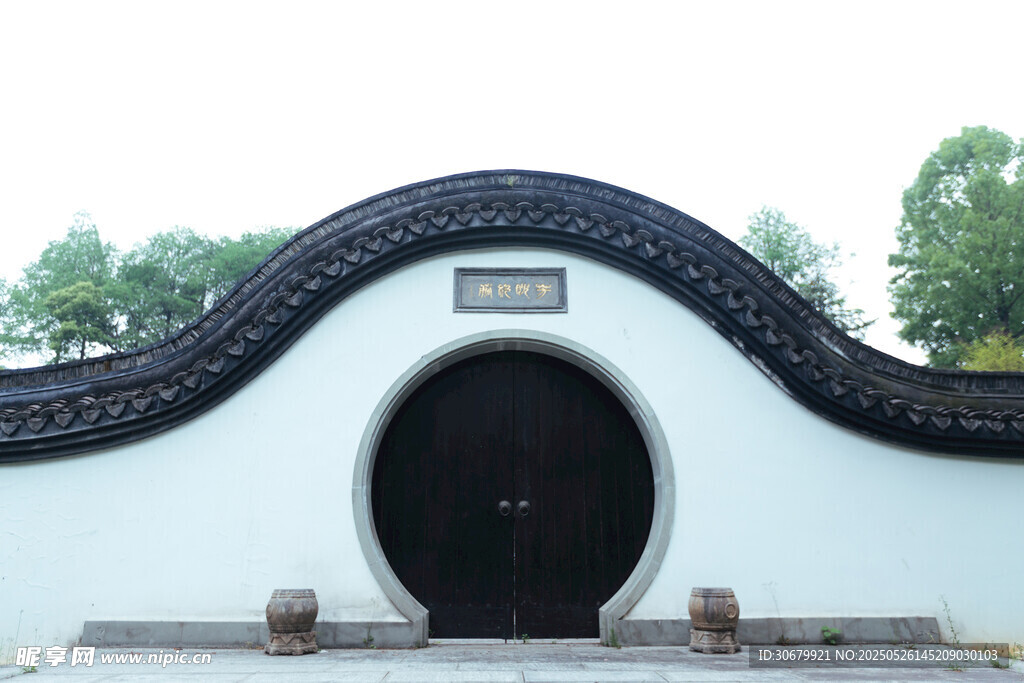 中式圆拱门建筑景观