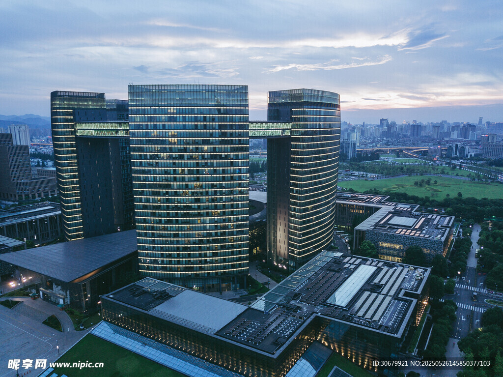 现代都市摩天建筑群景观