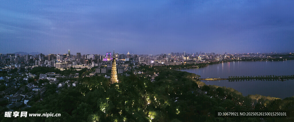 城市河畔黄昏美丽景致