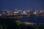 城市湖畔璀璨夜景风光