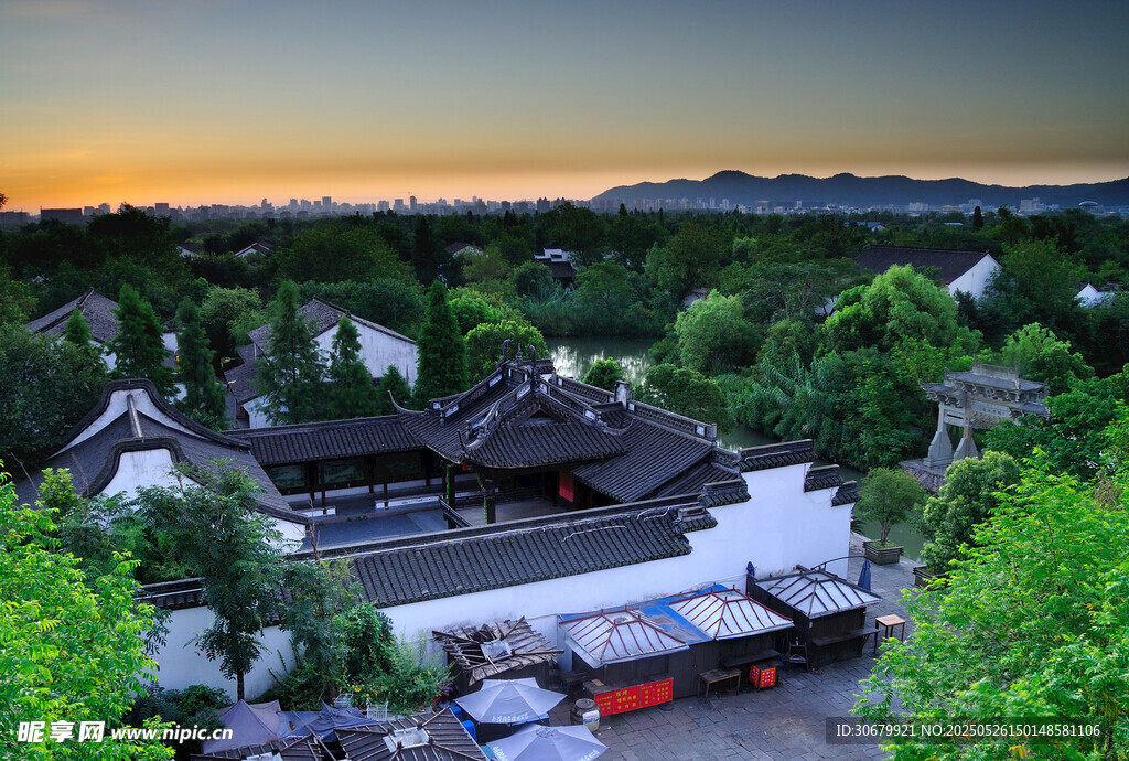 古建村落的黄昏美景