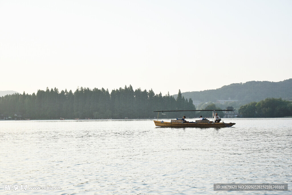 湖上扁舟悠然景