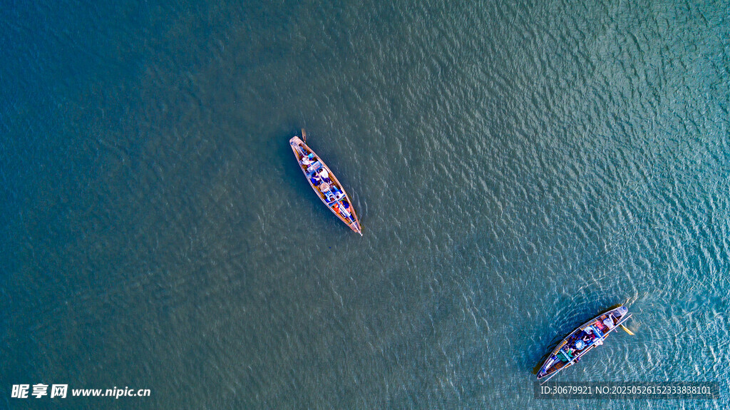 海上双舟俯瞰美景