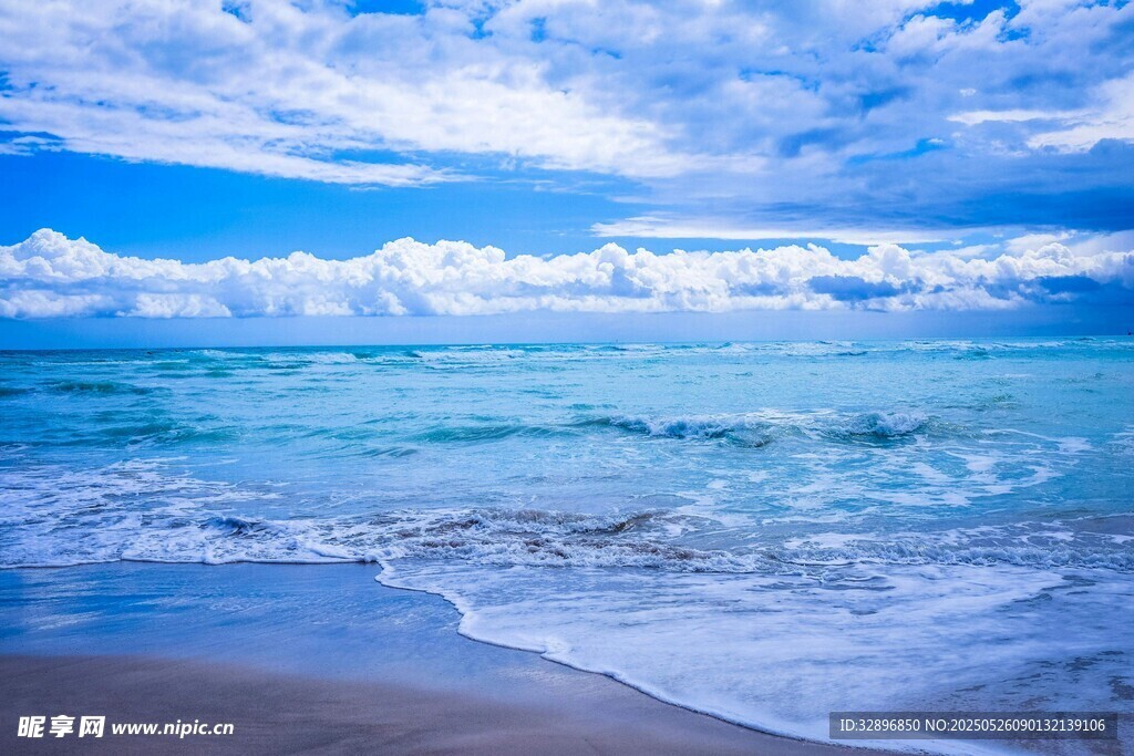 梦幻蓝色海滨美景
