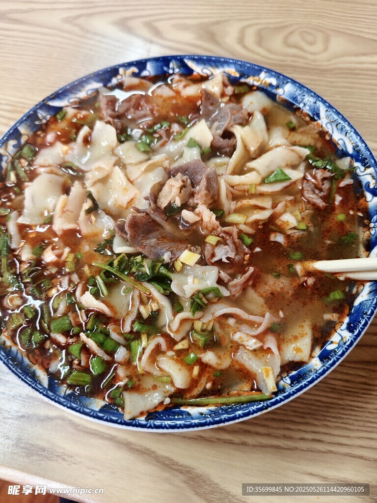 牛肉刀削面