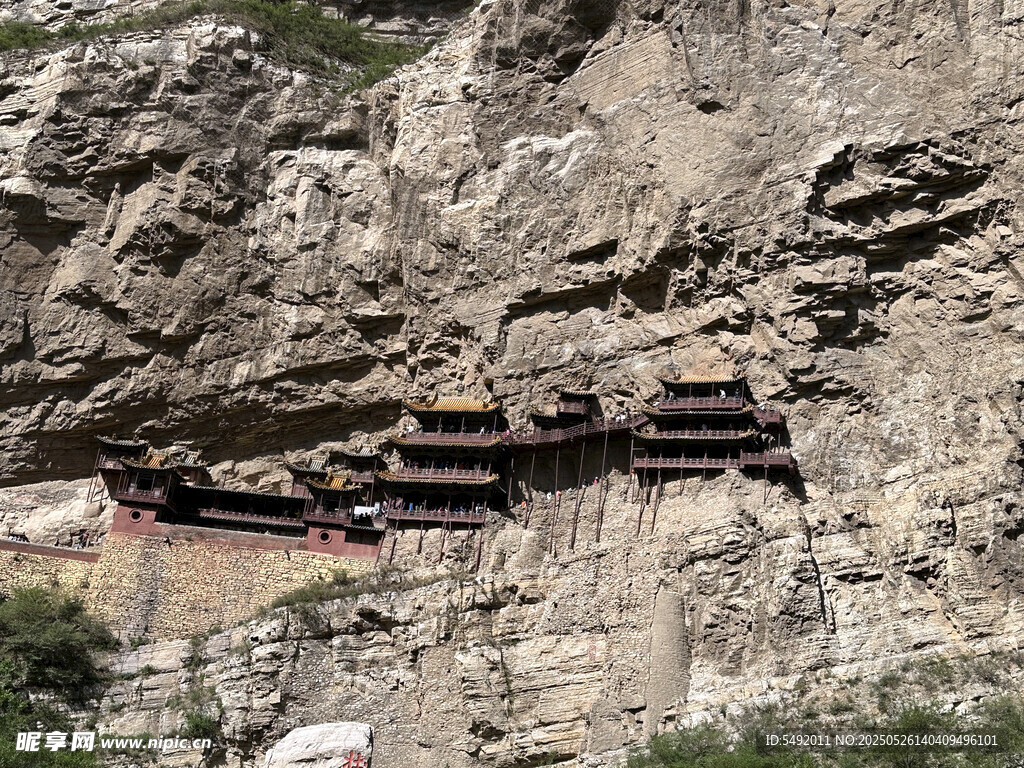 悬崖上的古老建筑奇观