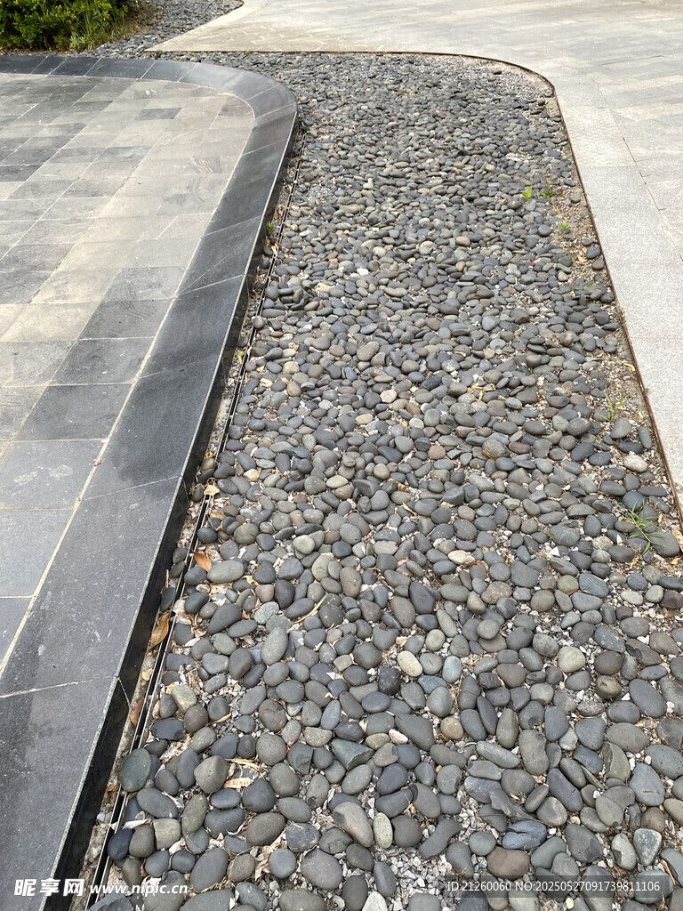 鹅卵石路