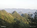 青山叠翠的秀丽山林景色