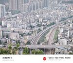 城市高架桥与密集建筑群