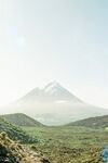 壮丽山景与广袤绿野