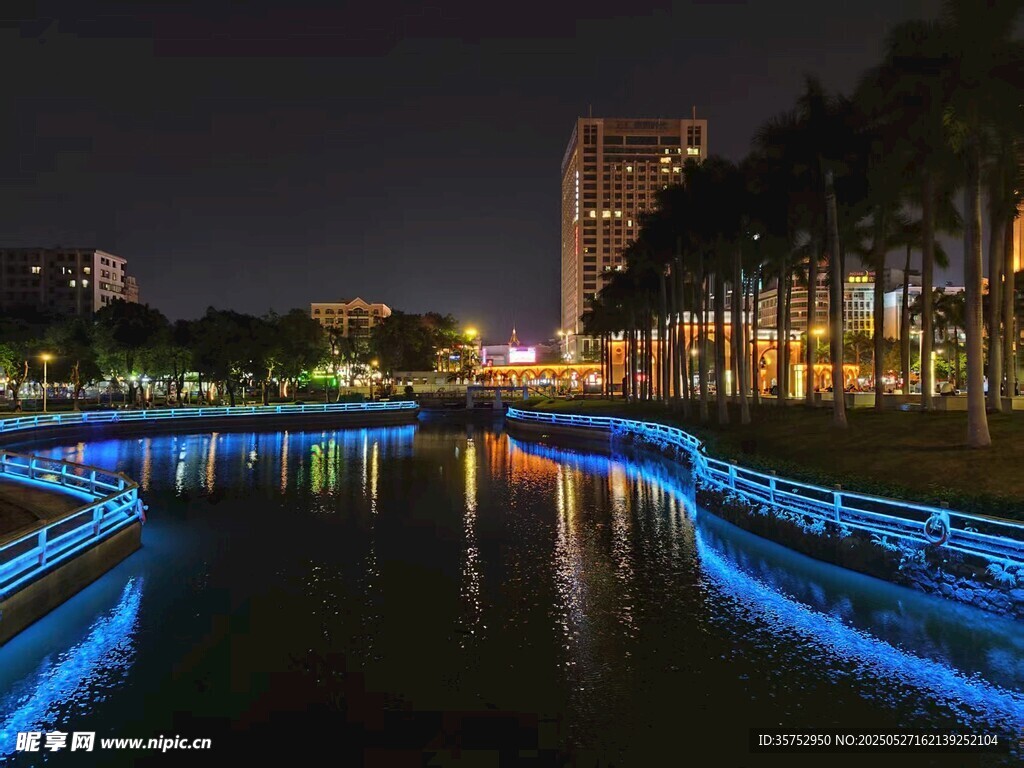 城市河畔夜景灯光秀