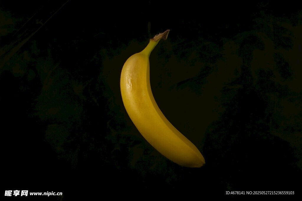悬挂的黄色香蕉